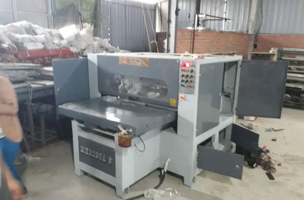 Máy cưa xẻ gỗ
